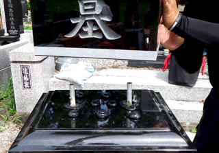 墓石・法名碑・収納箱(灯篭)などの建て込み工事