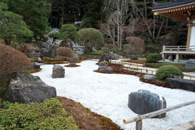 傑山寺境内